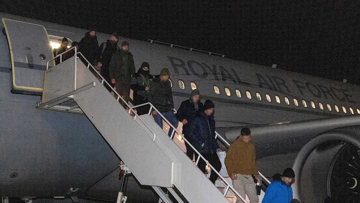 Украинские военные прибыли в Британию учиться на танках Challenger 2 - 24 Канал Украинские военные прибыли в Британию учиться на танках Challenger 2 - 24 Канал