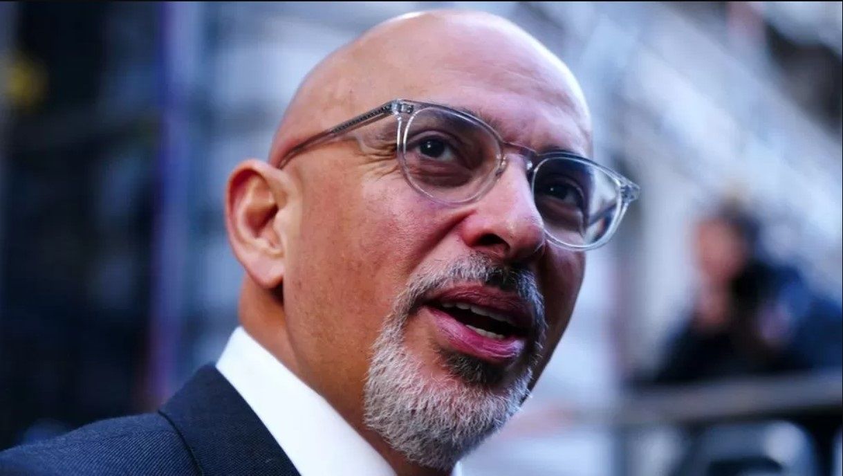 Сунак снял с должности председателя Консерваторов Захави Сунак снял с должности председателя Консерваторов Захави