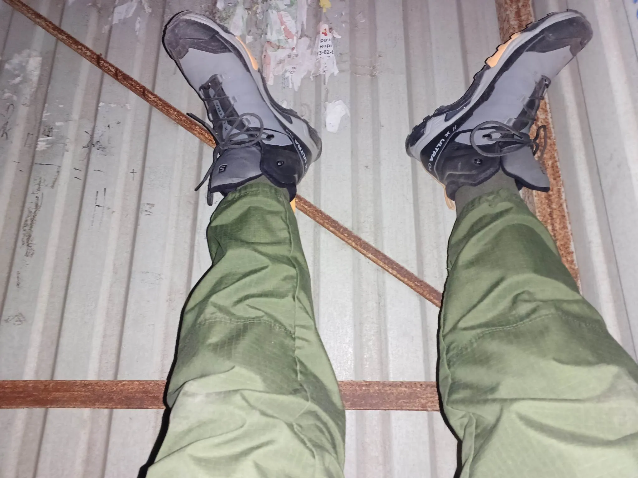 Волонтер робить зупинки, щоб ноги відпочили Волонтер робить зупинки, щоб ноги відпочили