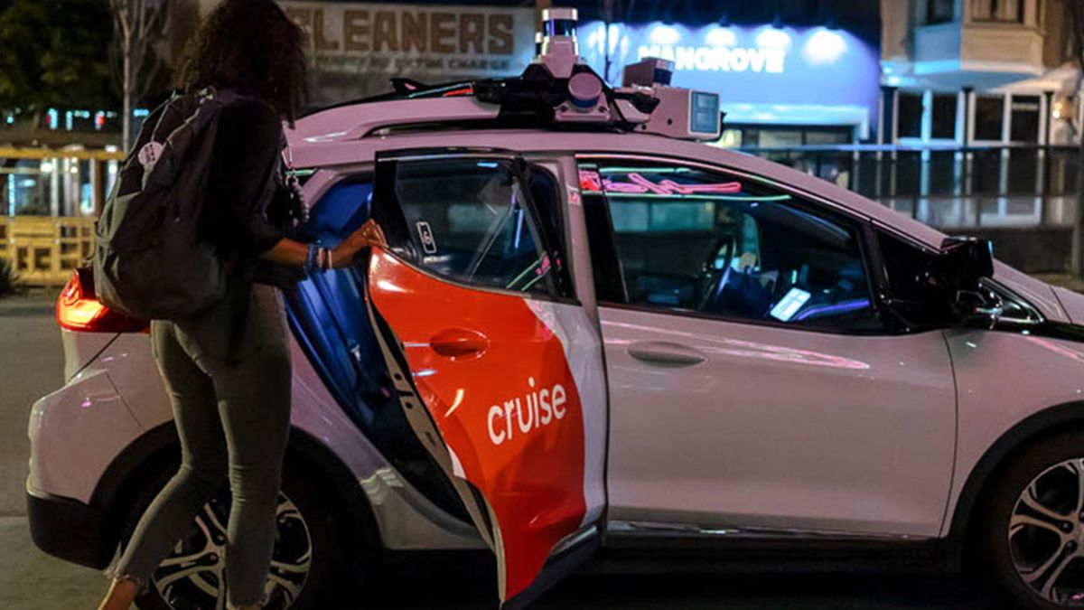 Люди засинають у безпілотних таксі, а перевізники не знають, що з цим робити Люди засинають у безпілотних таксі, а перевізники не знають, що з цим робити