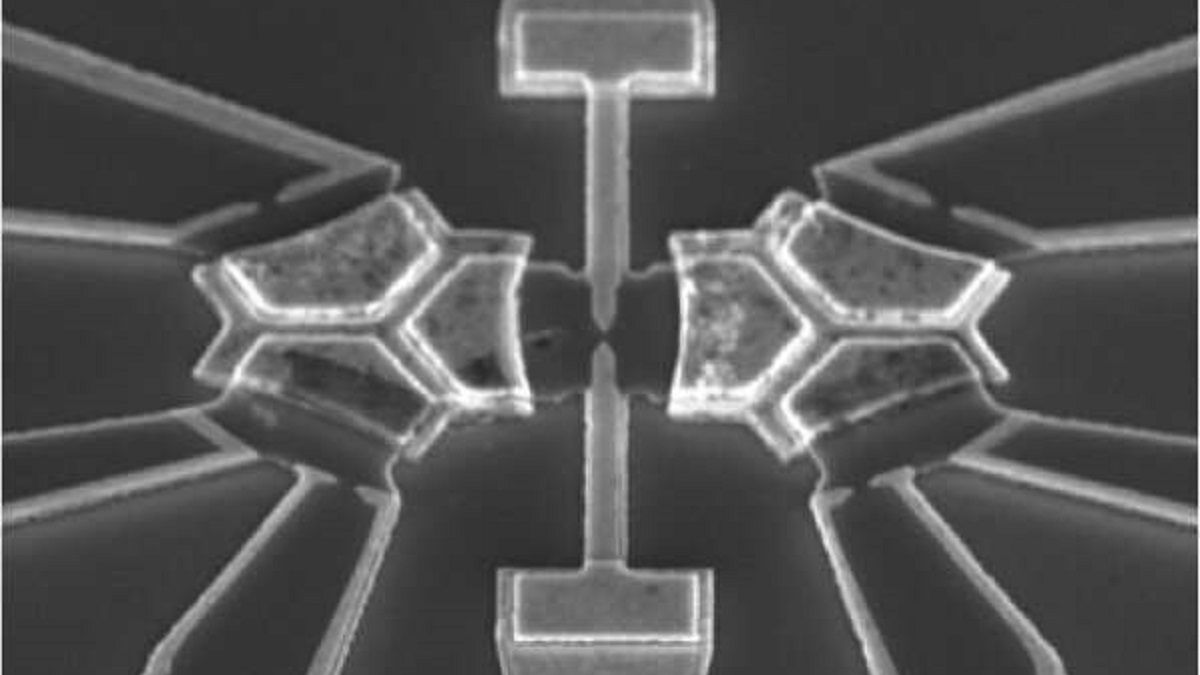 Микрофотография нового квантового симулятора