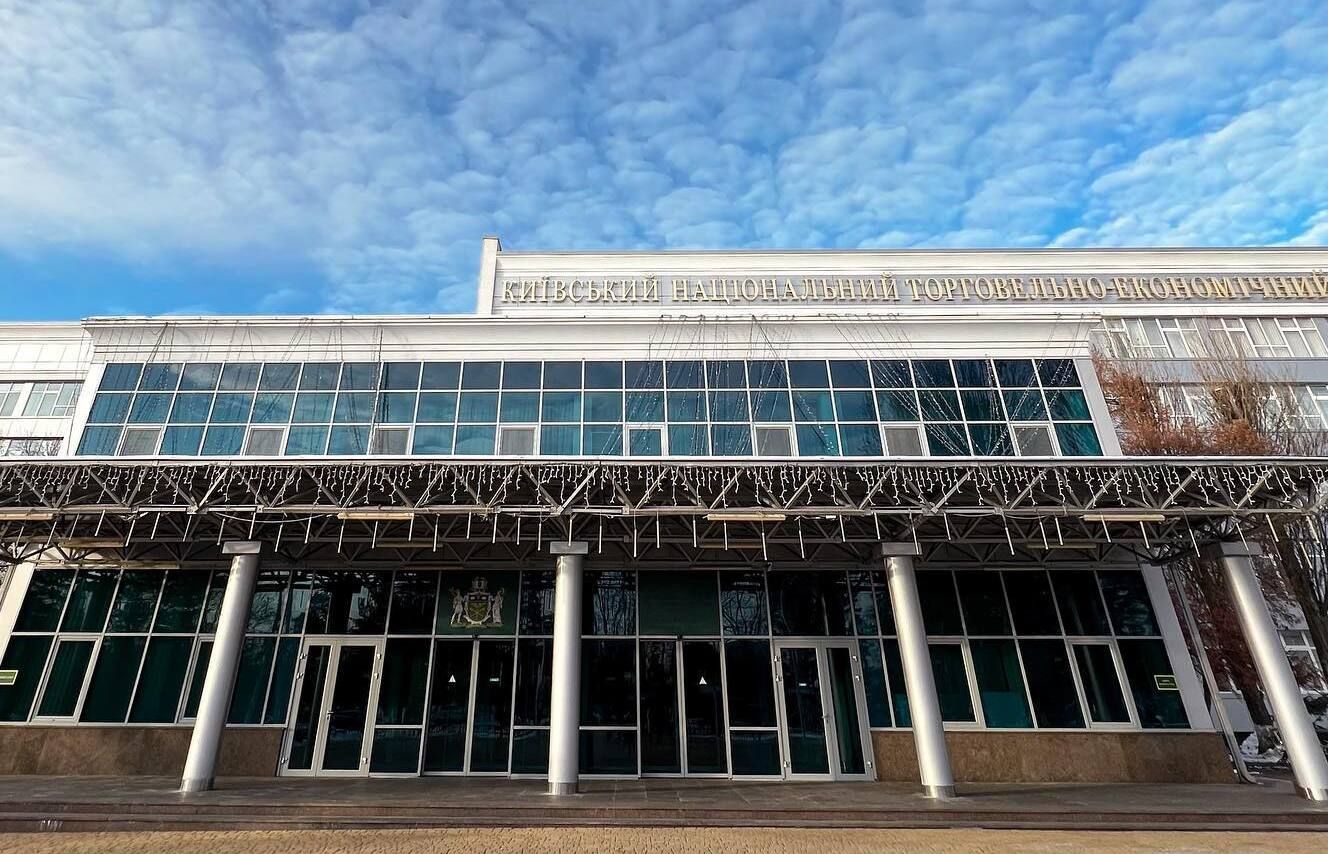 Мовний скандал - у Києві викладачка відправила студентів на фронт через мову Мовний скандал - у Києві викладачка відправила студентів на фронт через мову