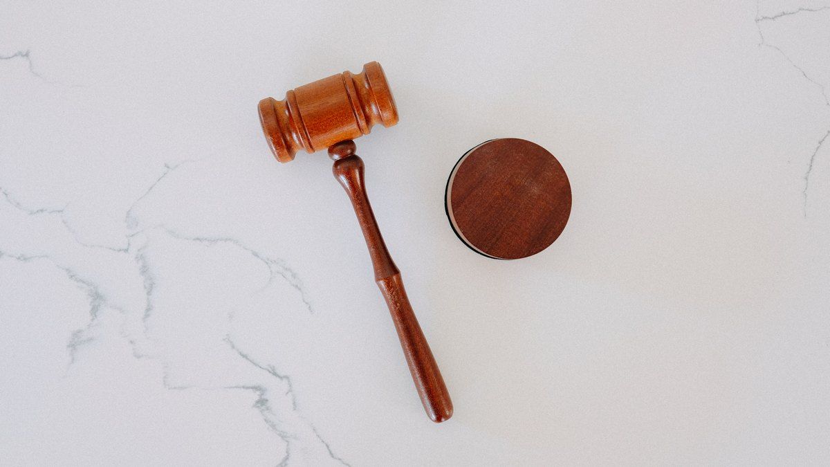 Нейромережа Claude успішно склала іспит з права та економіки Нейромережа Claude успішно склала іспит з права та економіки