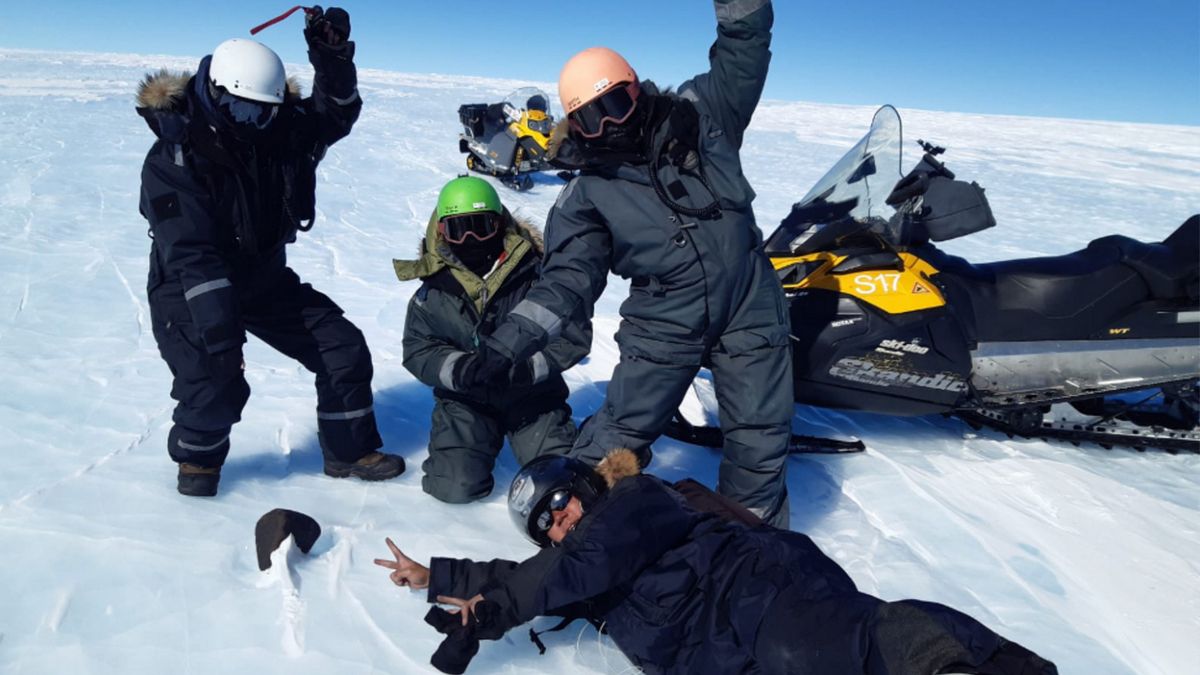 В Антарктиді знайшли один із найбільших в історії метеоритів В Антарктиді знайшли один із найбільших в історії метеоритів