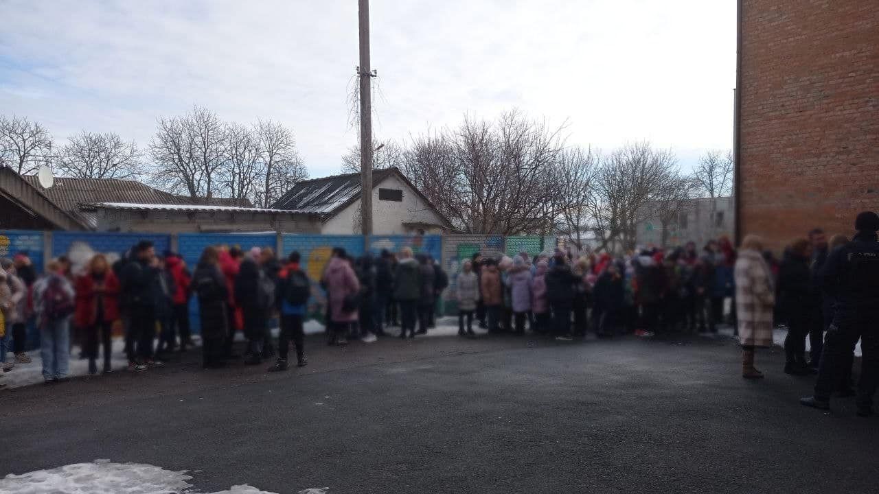 Обучение в школе - в Киевской области ученик распилил газ в лицее - 24 Канал - Образование Обучение в школе - в Киевской области ученик распилил газ в лицее - 24 Канал - Образование