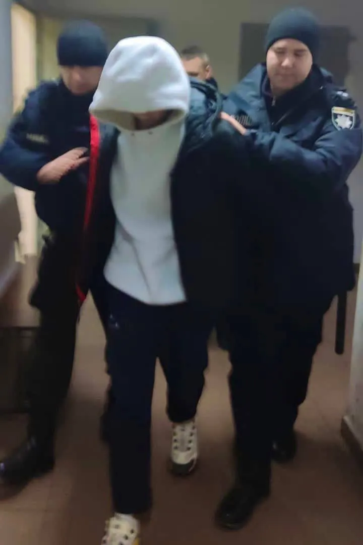 Силовики задержали блоггера, организовывавшего пьяные вечеринки Силовики задержали блоггера, организовывавшего пьяные вечеринки