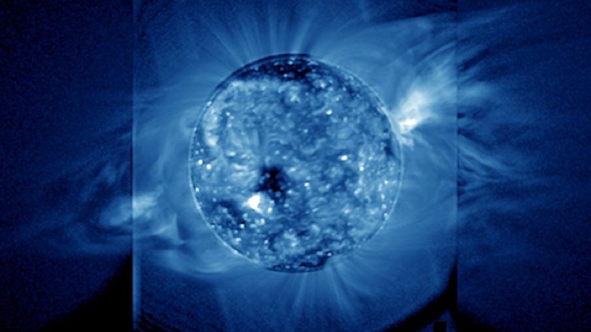 Ультрафиолетовое фото Солнца Ультрафиолетовое фото Солнца