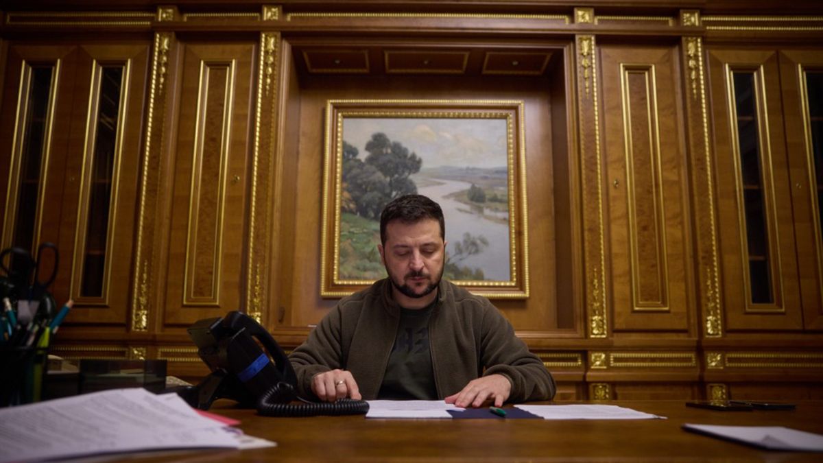 Владимир Зеленский лишил гражданства эксчиновников времен Януковича