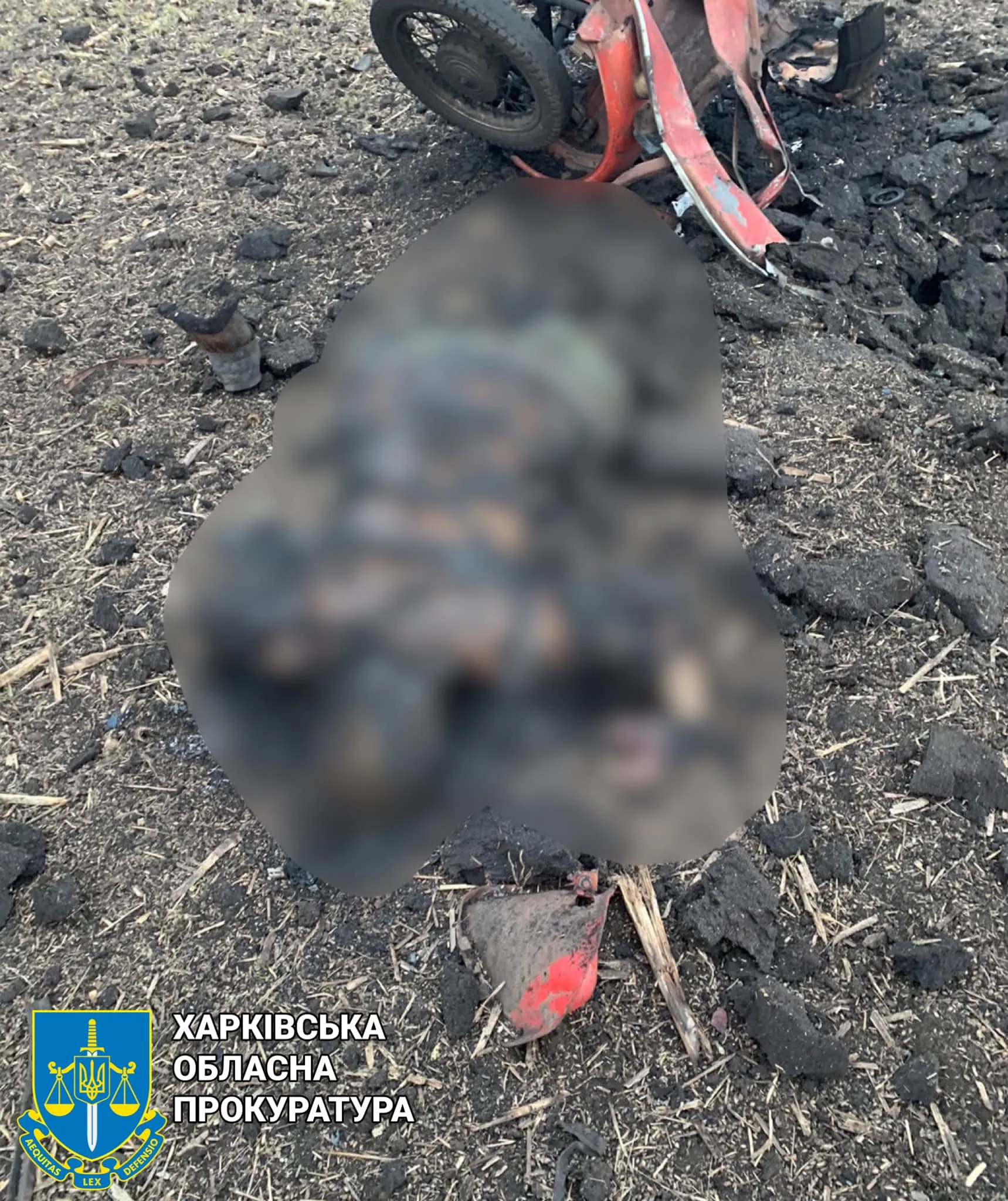 Чоловіки на мотоциклі на Харківщині наїхали на міну Чоловіки на мотоциклі на Харківщині наїхали на міну