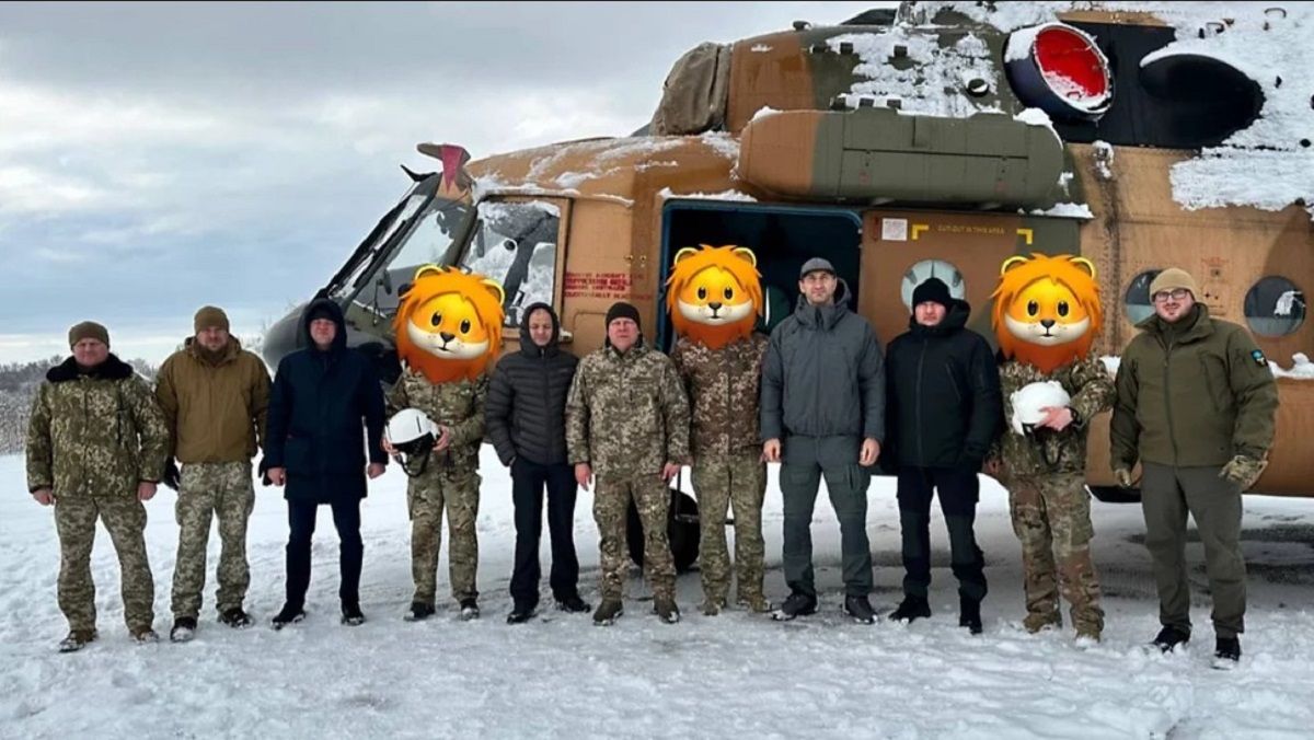 "Українська команда" привезли бригаді ім. Сікорського шоломи для пілотів