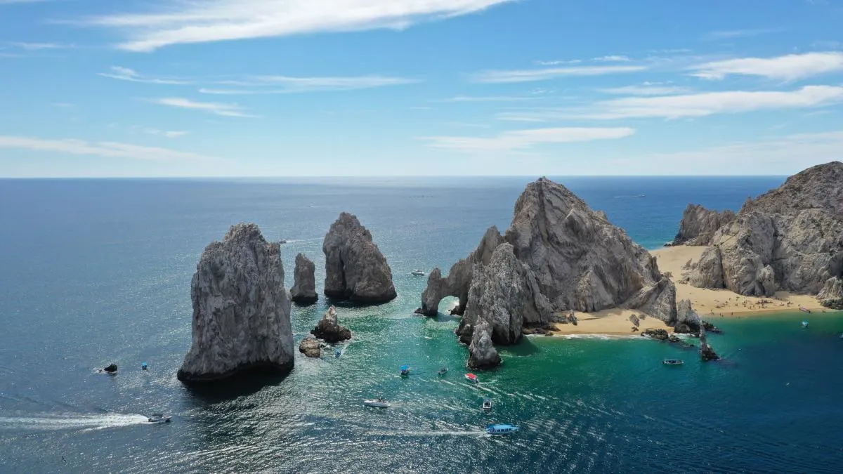 Калифорнийский залив у берегов мексиканского города Кабо-Сан-Лукас