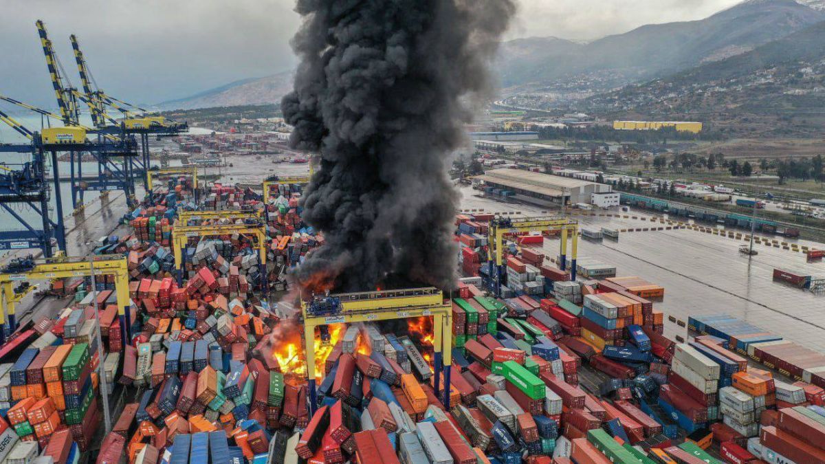 После землетрясения в турецком порту Искендерун – пожар: огонь охватил сотни контейнеров - 24 Канал