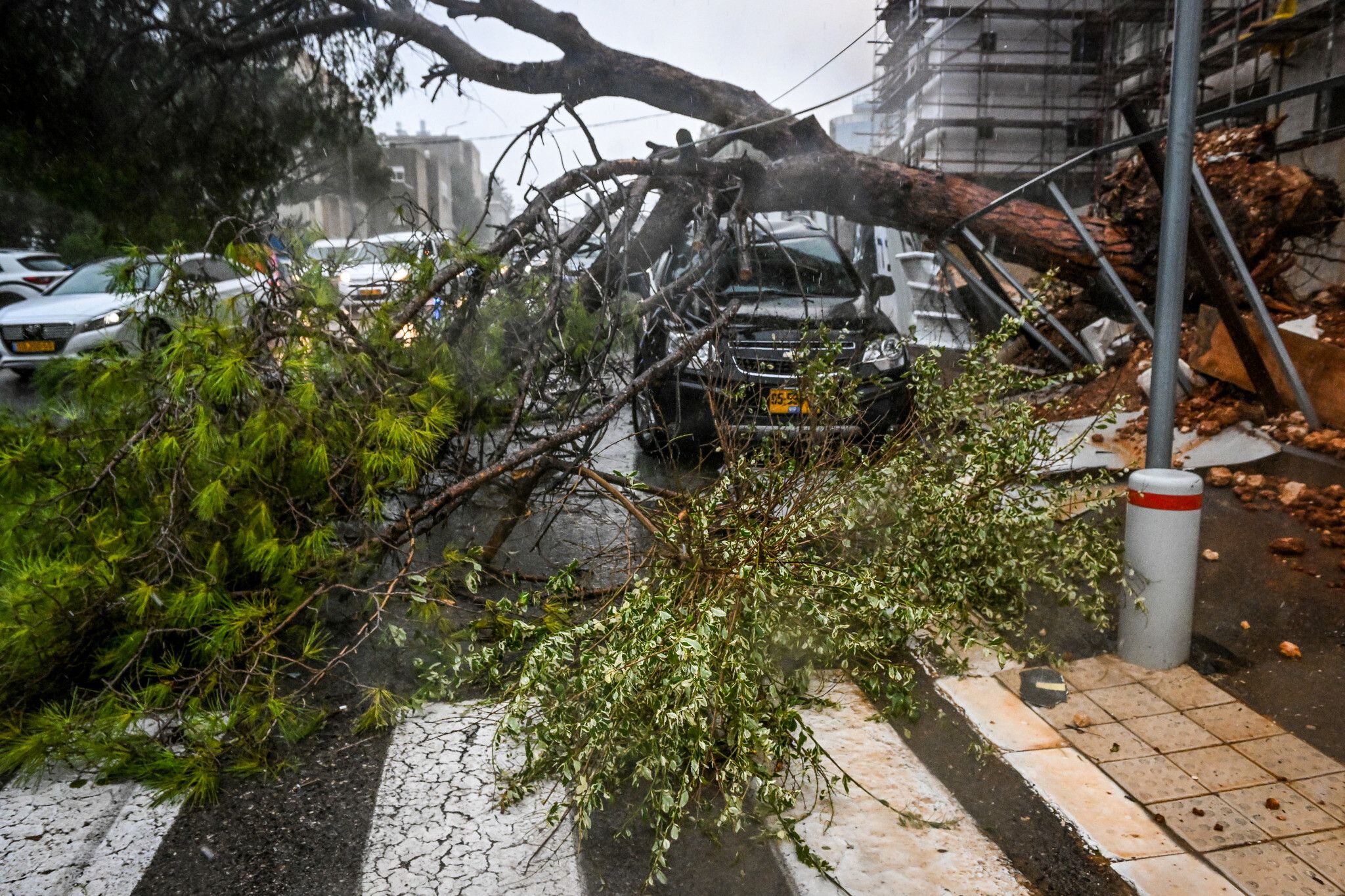 Побережье Израиля накрыл шторм – есть пострадавшие Побережье Израиля накрыл шторм – есть пострадавшие