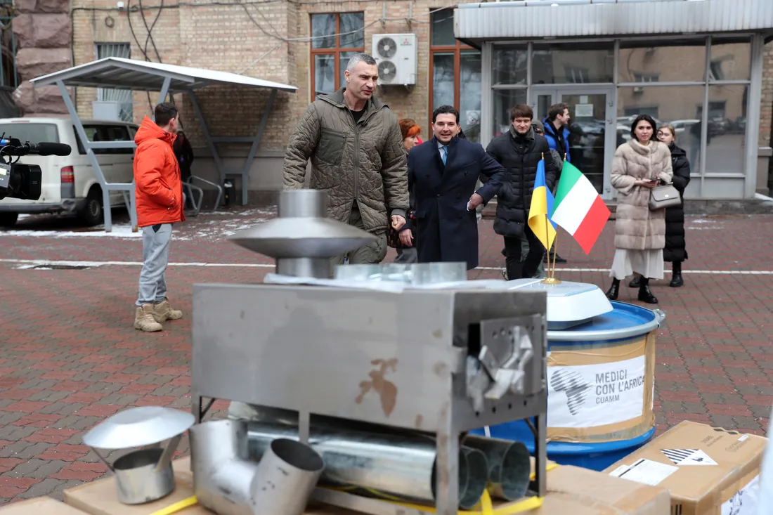 Київ отримав від італійських партнерів обладнання для пунктів обігріву