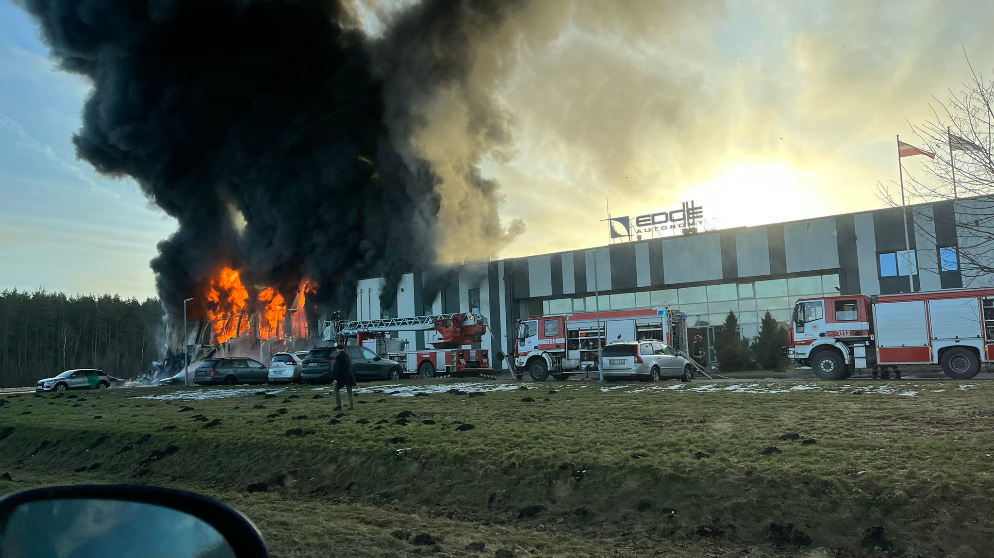 У Латвії пожежа на заводі Edge Autonomy, який виготовляє дрони для України - фото, відео