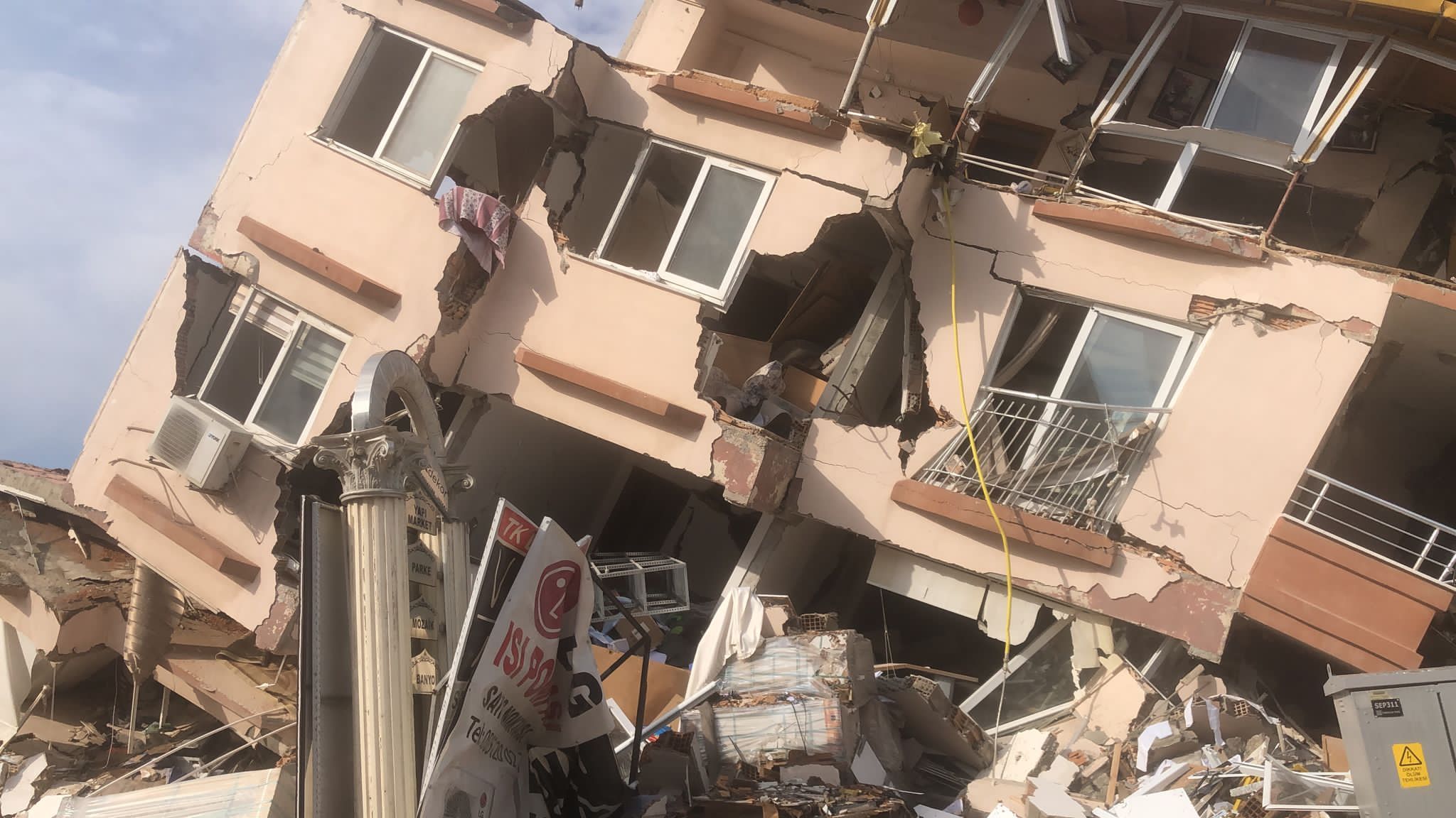 Живі, – загибель двох українців у результаті землетрусу в Туреччині не підтвердилась - 24 Канал