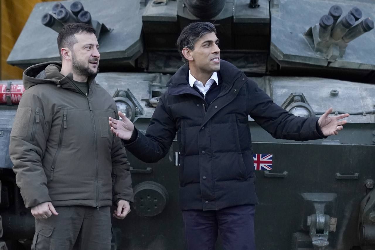 Зеленський і Сунак зустрілися з українськими військовими в Британії - 24 Канал