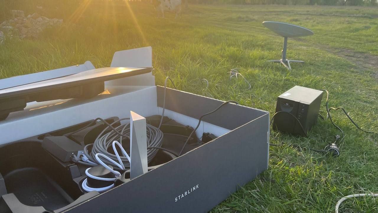 Попри заяви SpaceX, Starlink працює в Україні без жодних змін, стверджує Михайло Федоров Попри заяви SpaceX, Starlink працює в Україні без жодних змін, стверджує Михайло Федоров