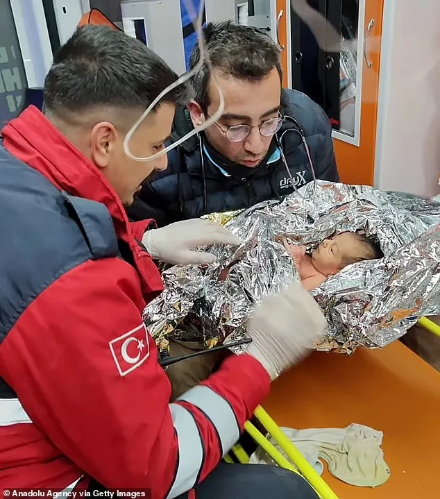 Спасение десятидневного мальчика в Турции Спасение десятидневного мальчика в Турции