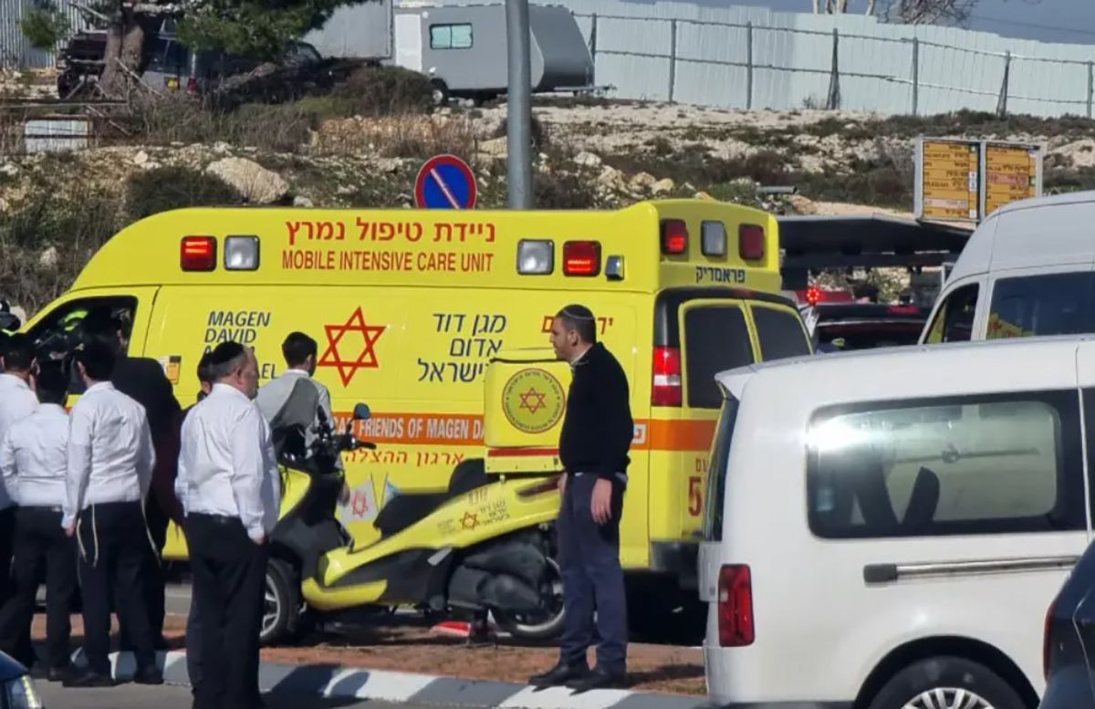 Теракт в Иерусалиме 10.02.2023 – авто влетело в остановку