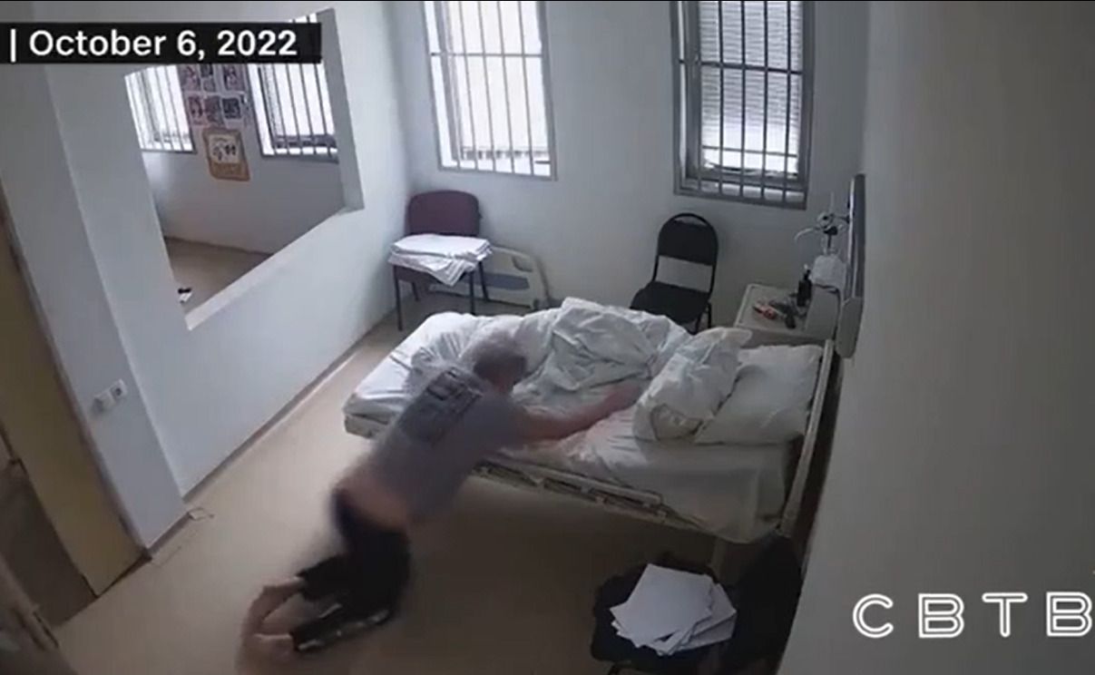 Такое состояние Саакашвили зафиксировали камеры в октябре Такое состояние Саакашвили зафиксировали камеры в октябре