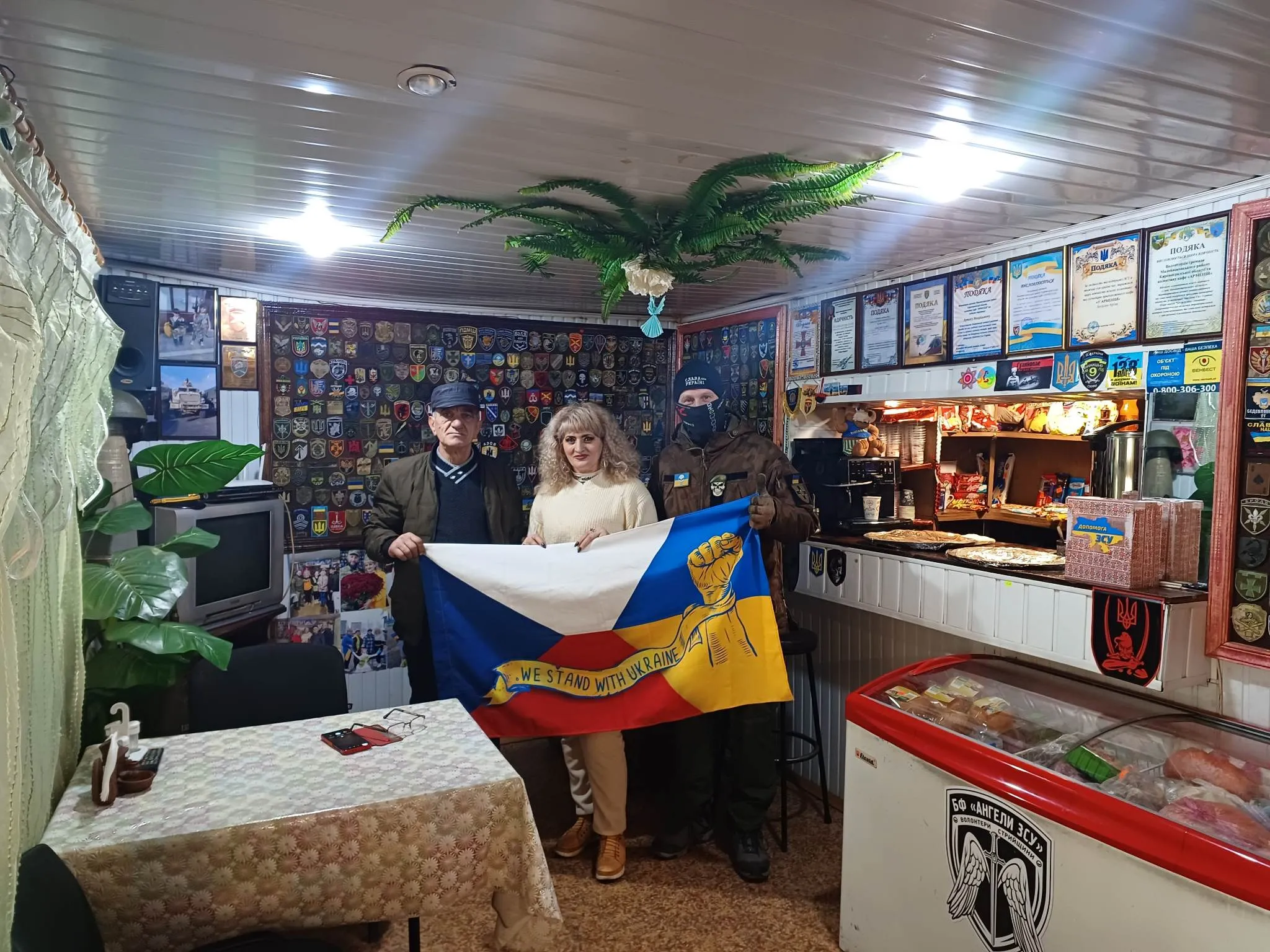 Петр в заведении, которое кормит украинских воинов Петр в заведении, которое кормит украинских воинов