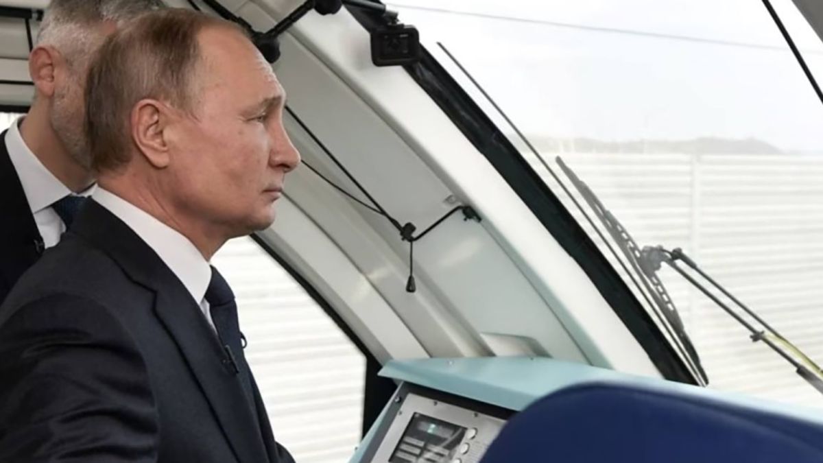 Володимир Путін пересів на бронепоїзд – у чому причина