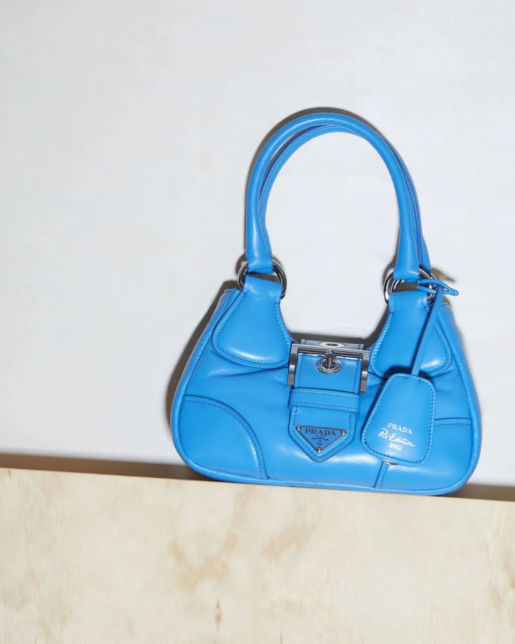 Стильные цветные сумки от Prada