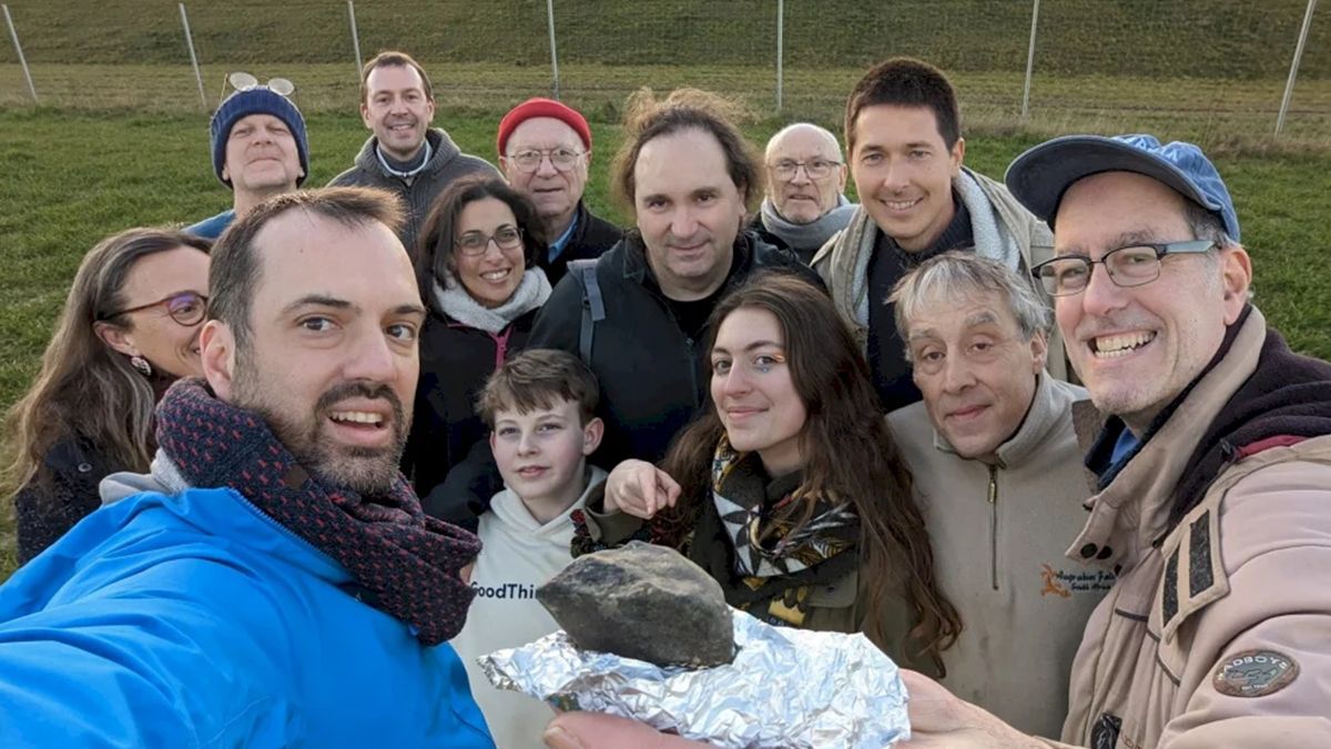 Астрономы нашли метеорит, взорвавшийся в небе над Францией 13 февраля Астрономы нашли метеорит, взорвавшийся в небе над Францией 13 февраля