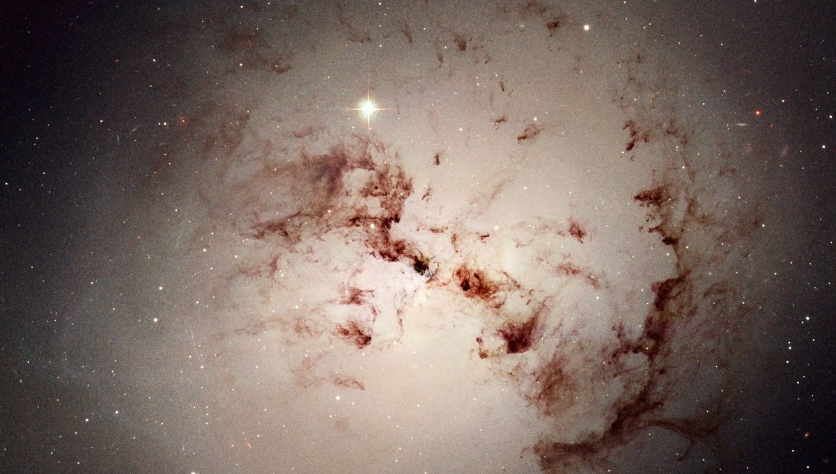 NGC 1316 – лінзоподібна галактика