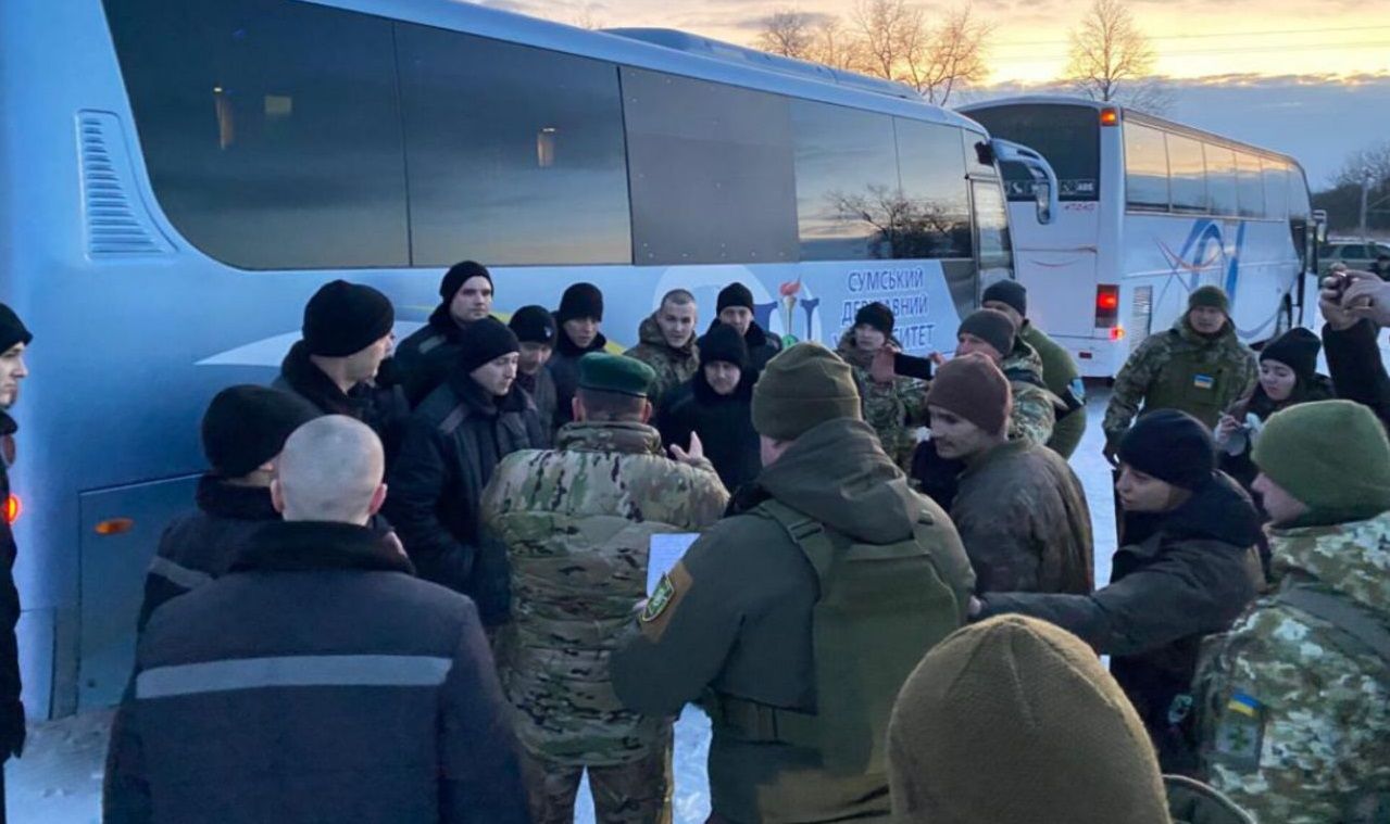 СБУ показала эксклюзивное видео после обмена пленными СБУ показала эксклюзивное видео после обмена пленными