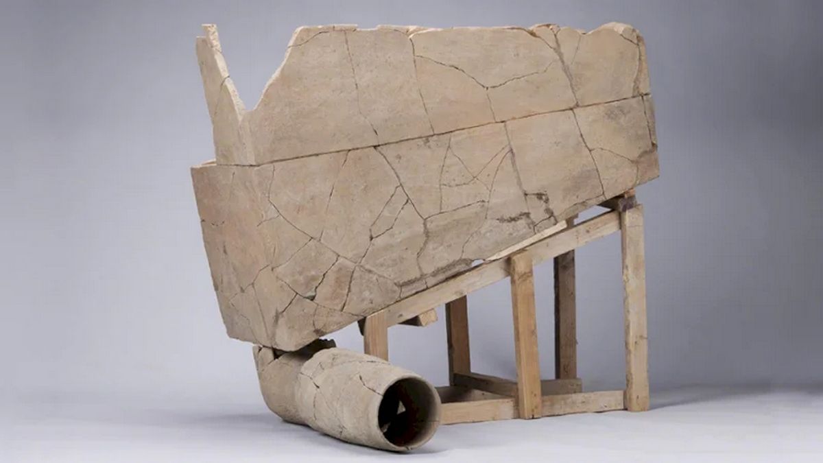 Новая находка сдвинула изобретение унитаза со смывом на две тысячи лет в прошлое Новая находка сдвинула изобретение унитаза со смывом на две тысячи лет в прошлое