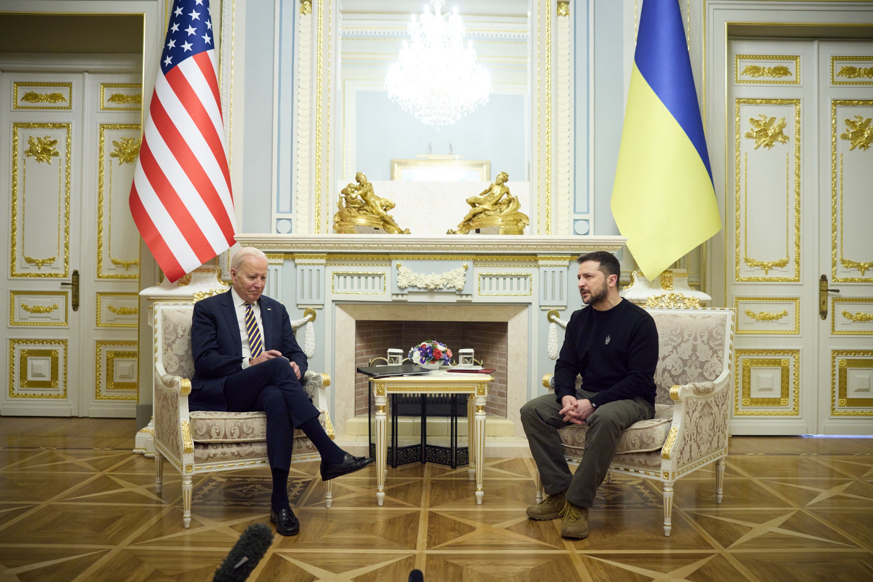 Джо Байден и Владимир Зеленский на встрече в Киеве