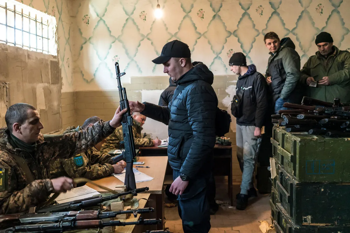 Українці отримують зброю