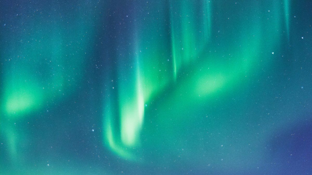 Астрономы наблюдали полярные сияния на четырех крупнейших спутниках Юпитера Астрономы наблюдали полярные сияния на четырех крупнейших спутниках Юпитера