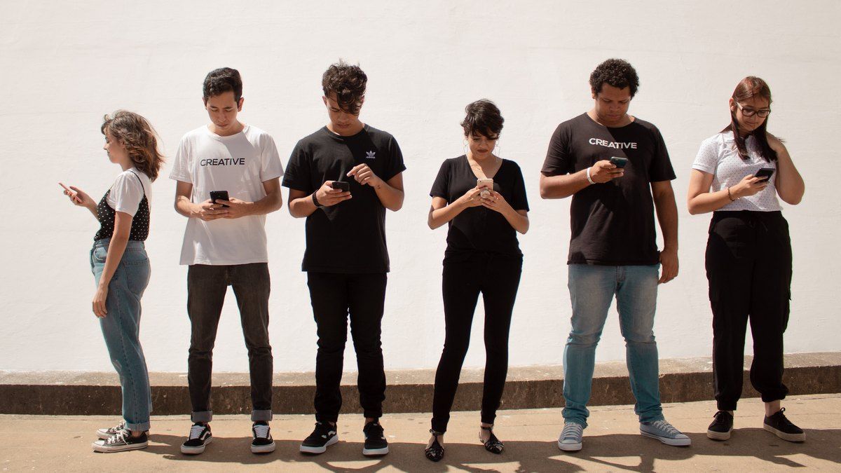 Зумери зізналися, що вибирають iPhone лише щоб уникнути принижень від однолітків Зумери зізналися, що вибирають iPhone лише щоб уникнути принижень від однолітків