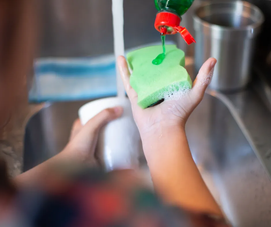 Как очистить раковину с помощью средства для мытья посуды Как очистить раковину с помощью средства для мытья посуды