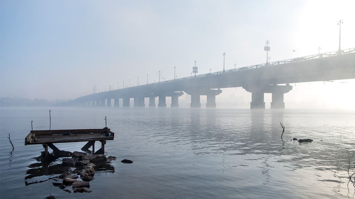 В Киеве из-за ДТП затруднено движение через мост Патона - 24 Канал