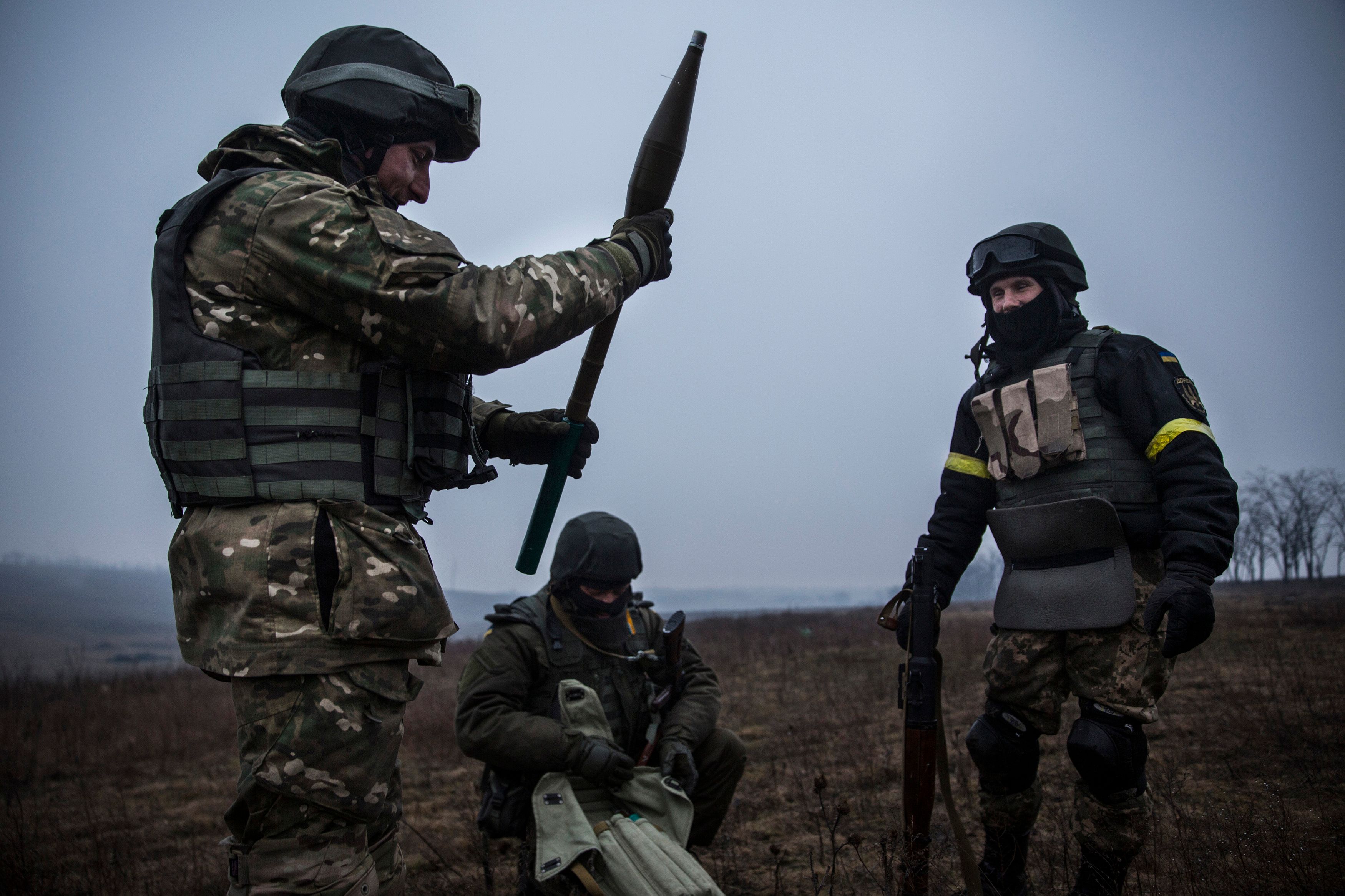 Украинские военные продолжают мужественно оборонять Бахмут