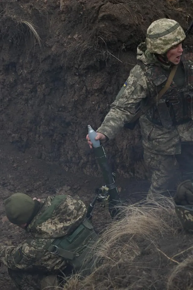 Ворог риє протитанкові рови у Росії та перекидає на Луганщину строковиків, – Генштаб Ворог риє протитанкові рови у Росії та перекидає на Луганщину строковиків, – Генштаб