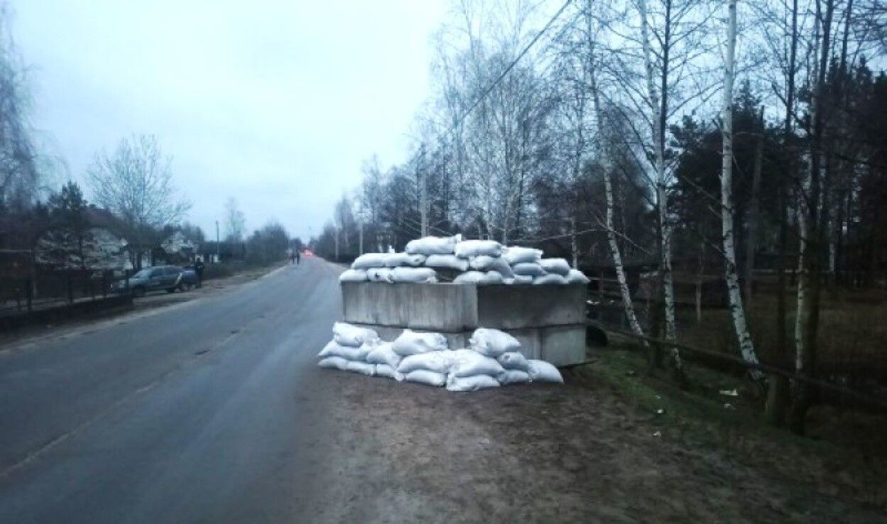 Мужчина разрушил оборонительные укрепления в пограничной деревне Ровенщины - что ему грозит - 24 Канал