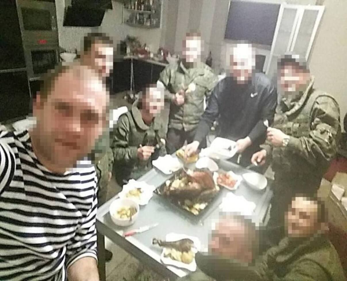 Оставили селфи на память: оккупанты на Харьковщине обворовали дом украинки на миллион гривен - 24 Канал Оставили селфи на память: оккупанты на Харьковщине обворовали дом украинки на миллион гривен - 24 Канал