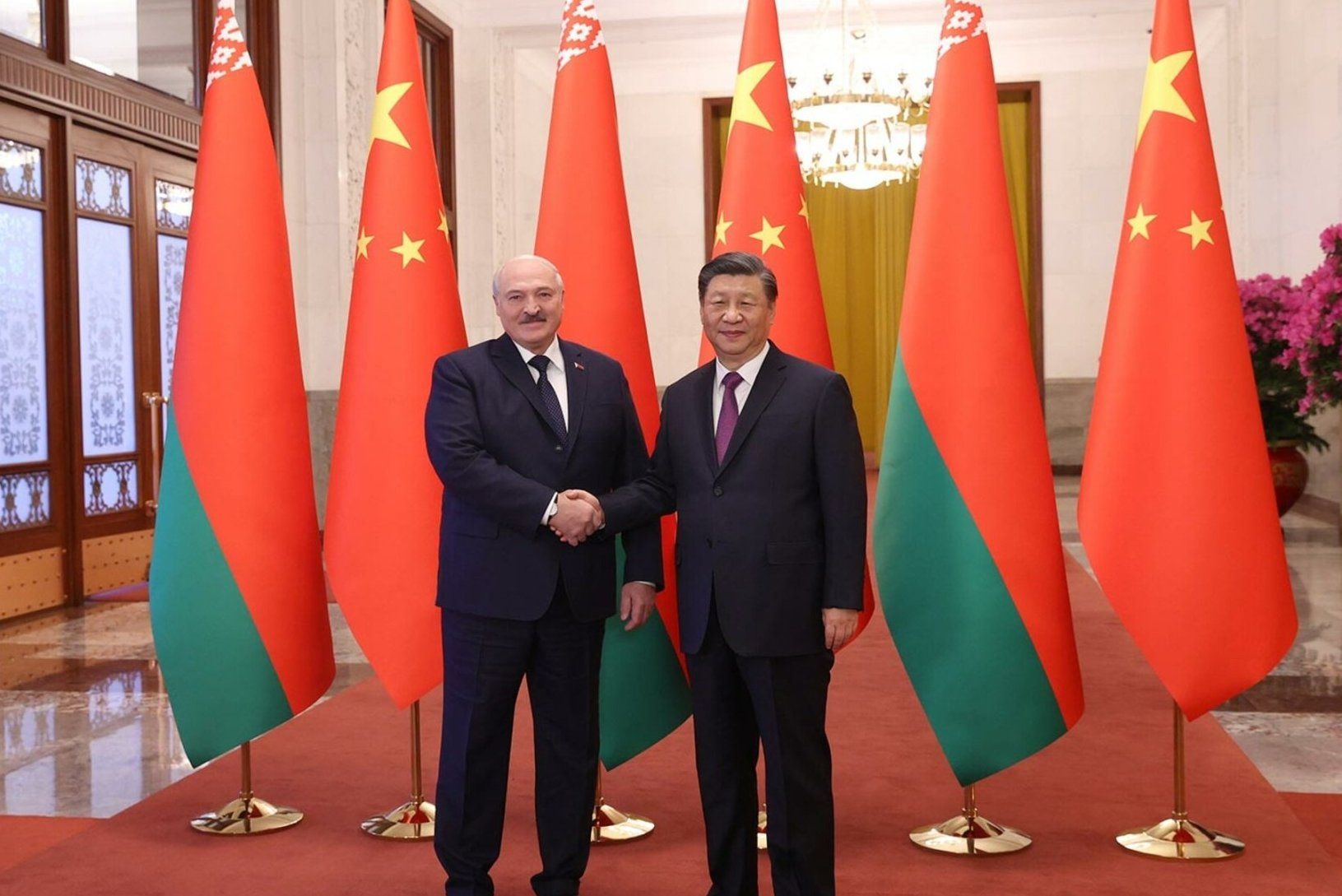 Олександр Лукашенко хоче поміняти Путіна на Сі Цзіньпіна Олександр Лукашенко хоче поміняти Путіна на Сі Цзіньпіна