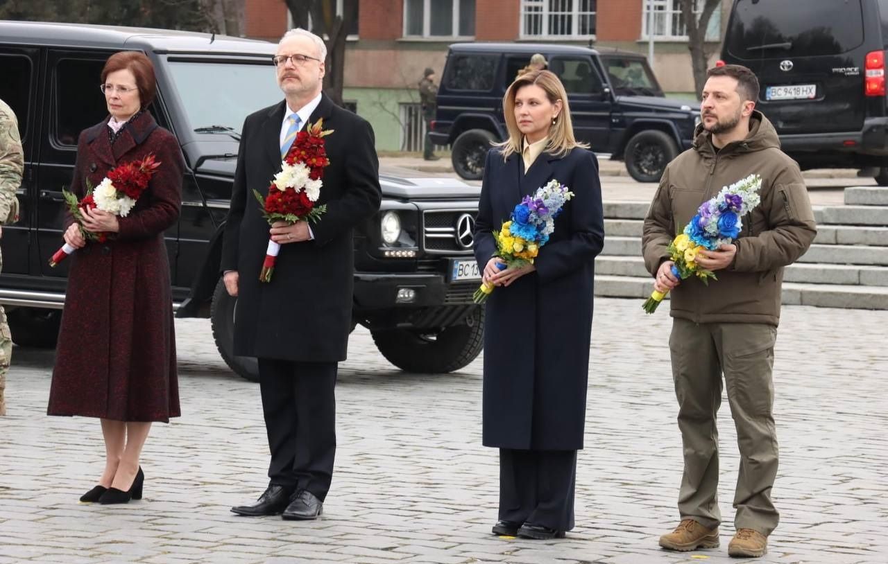 Президент Зеленський та президент Латвії Левітс приїхали до Львова: перші фото - 24 Канал Президент Зеленський та президент Латвії Левітс приїхали до Львова: перші фото - 24 Канал