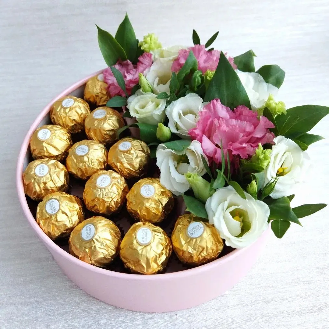 Букет в коробке – оригинальный подарок на 8 марта Букет в коробке – оригинальный подарок на 8 марта