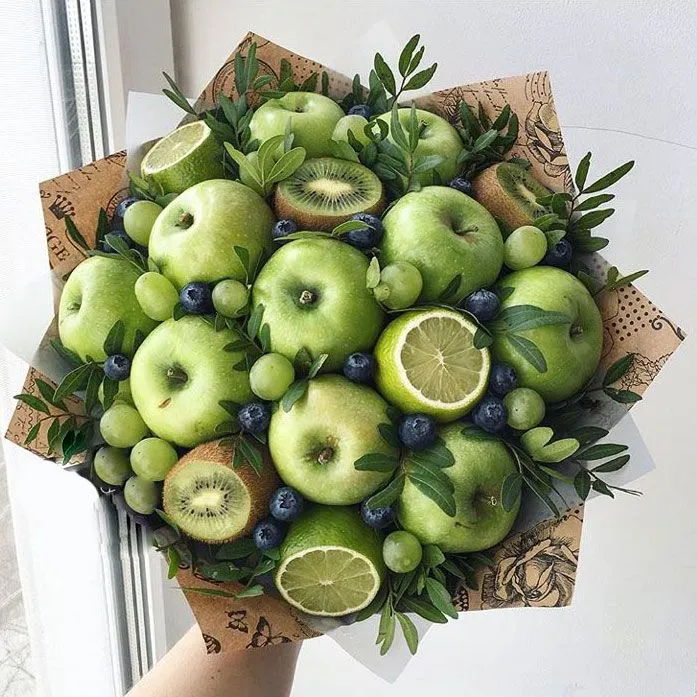 На 8 марта можно подарить букет из фруктов. На 8 марта можно подарить букет из фруктов.