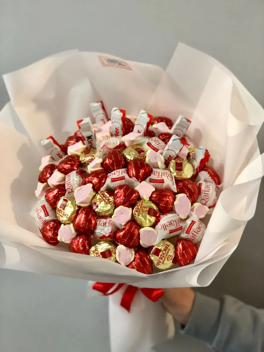 В подарок на 8 марта можно сделать букет из конфет В подарок на 8 марта можно сделать букет из конфет