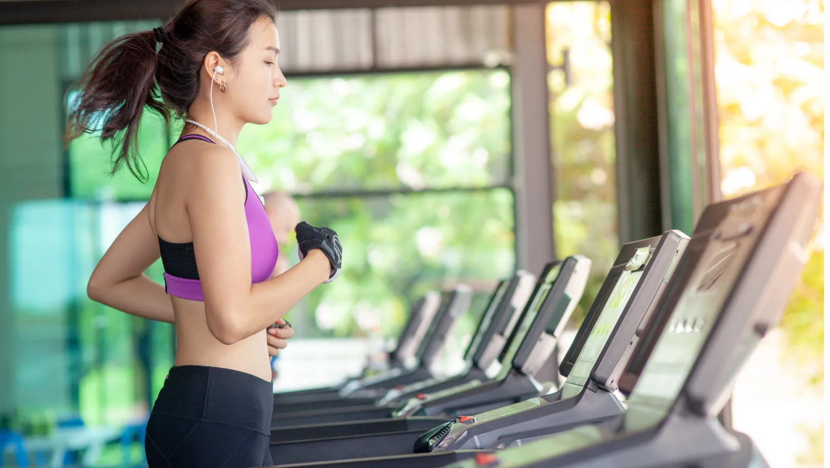 На 8 марта можно подарить абонемент в спортзал На 8 марта можно подарить абонемент в спортзал