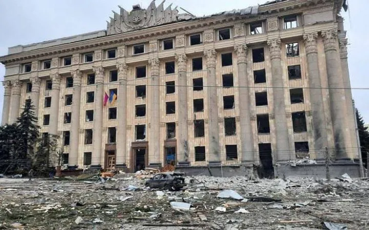 Будівля Харківської ОДА після ракетного удару