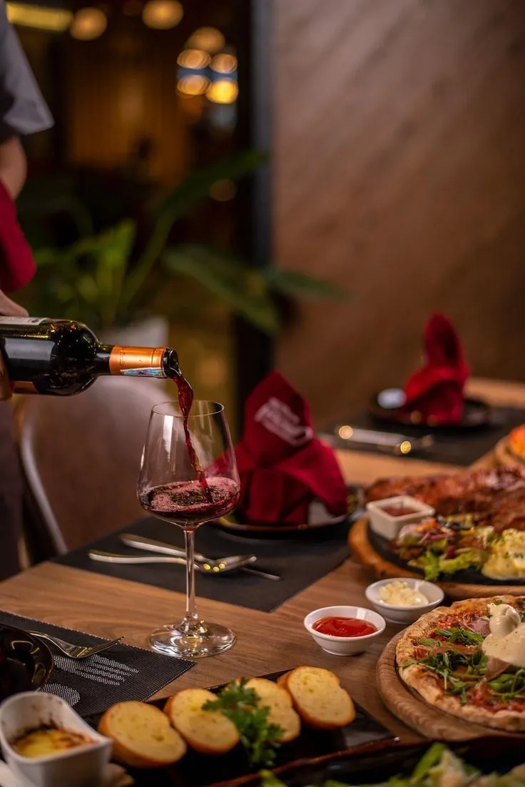 8 марта с мамой стоит пойти в ресторан 8 марта с мамой стоит пойти в ресторан